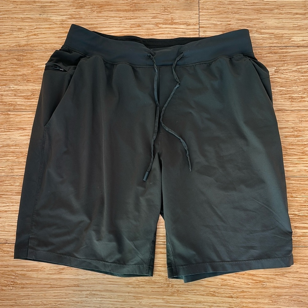 Men’s size L lululemon army green athletic shorts